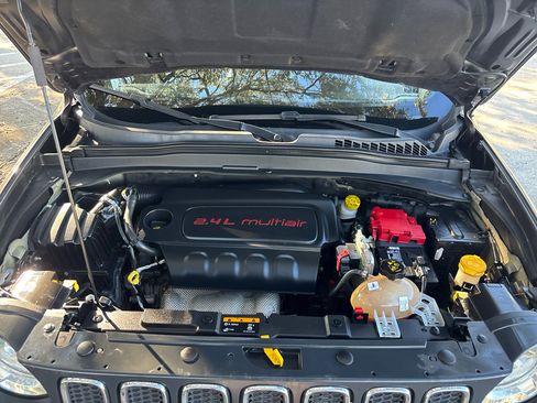 Used 2018 Jeep Renegade Latitude image 29