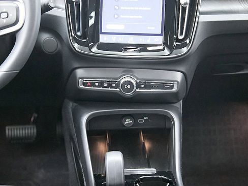 Certified 2023 Volvo XC40 Recharge Ultimate w/ Protection Package Premier image 27