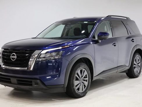 Used 2025 Nissan Pathfinder SV AWD/4WD image 3