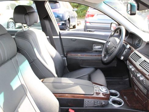 Used 2008 BMW 750i w/ Sport Pkg image 11