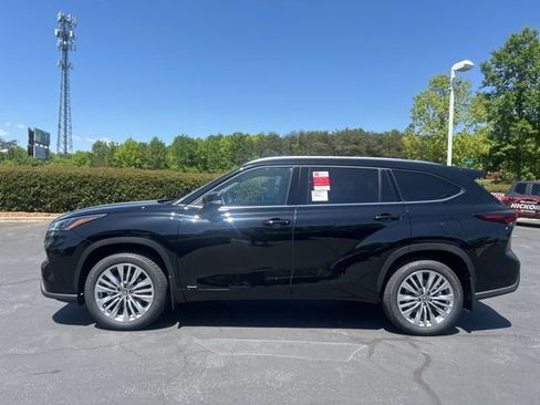New 2026 Toyota Highlander Platinum AWD/4WD image 9