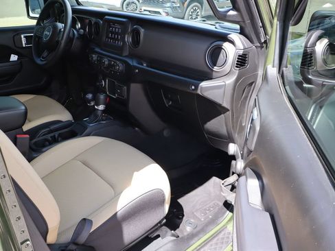 Used 2022 Jeep Gladiator Sport AWD/4WD image 45
