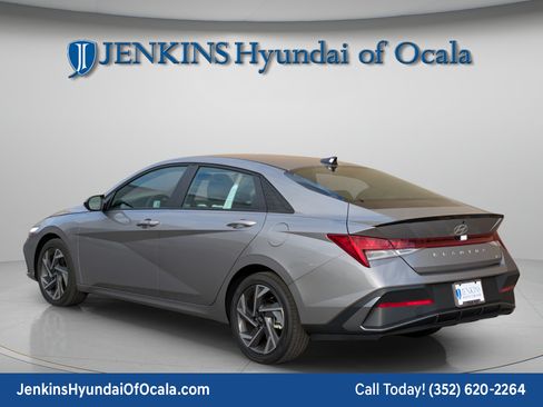 Certified 2025 Hyundai Elantra SEL FWD image 5