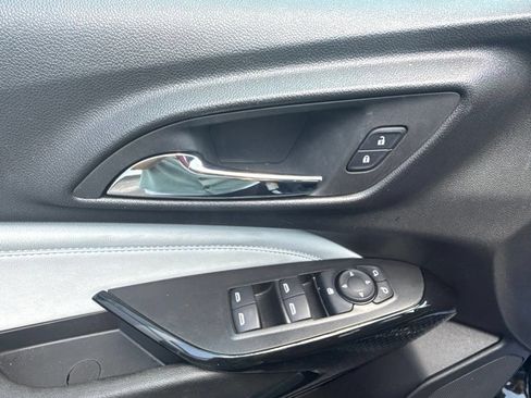 Used 2025 Chevrolet Trax LT FWD image 17