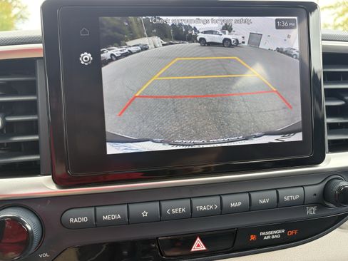 Used 2025 Hyundai Venue Limited FWD image 5