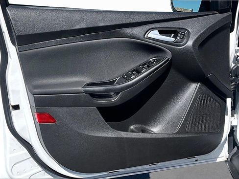 Used 2017 Ford Focus SE image 16