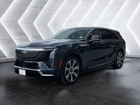 Certified 2025 Cadillac Escalade IQ Luxury 2 w/ LPO, Premium Carpet Package image 2