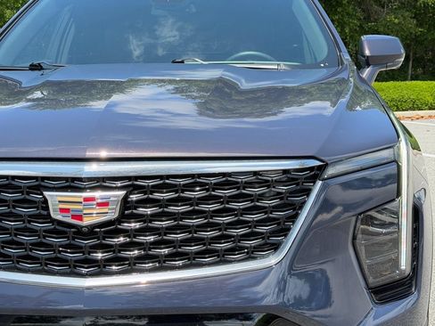 Used 2025 Cadillac XT4 Premium Luxury FWD image 8
