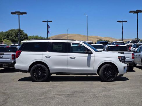 New 2026 Ford Expedition Platinum w/ Stealth Performance Package AWD/4WD image 3