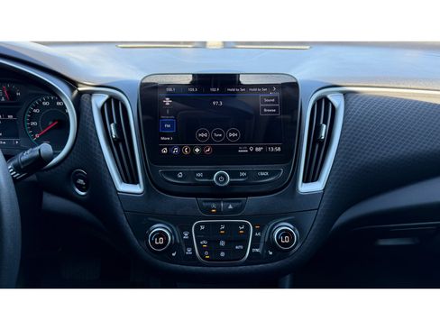 Used 2022 Chevrolet Malibu LT image 15