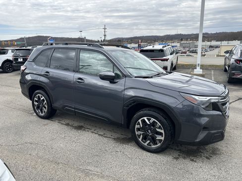 Used 2025 Subaru Forester Premium w/ Convenience Package #1 image 2