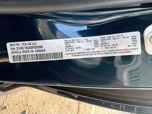 Used 2025 Chrysler Pacifica Select image 19