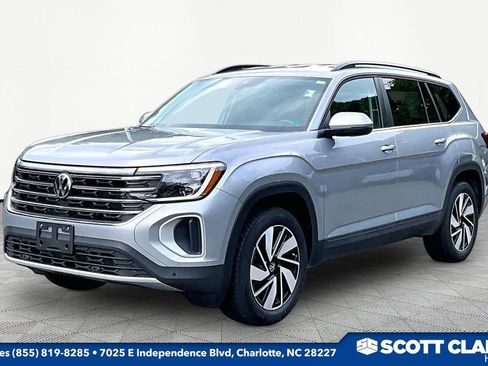 Used 2025 Volkswagen Atlas SE FWD image 3