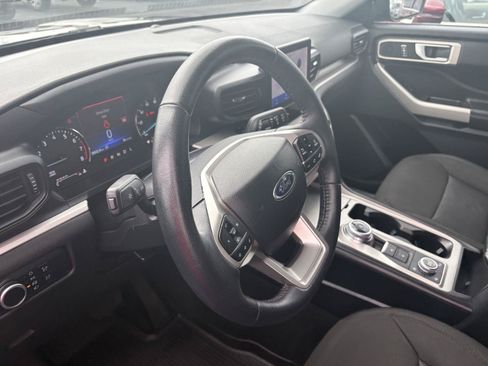 Used 2024 Ford Explorer XLT AWD/4WD image 8
