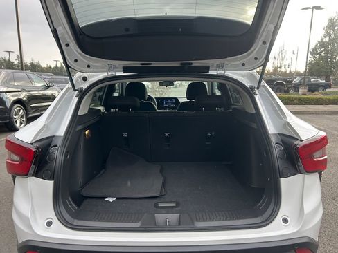 Used 2025 Chevrolet Trax LS w/ LS Convenience Package FWD image 25