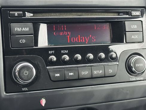 Used 2016 Nissan Versa SV FWD image 10