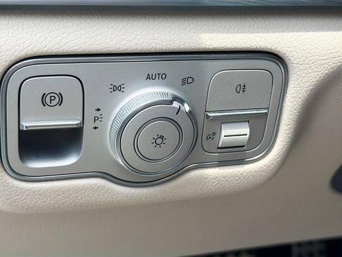Used 2023 Mercedes-Benz GLS 580 4MATIC image 10