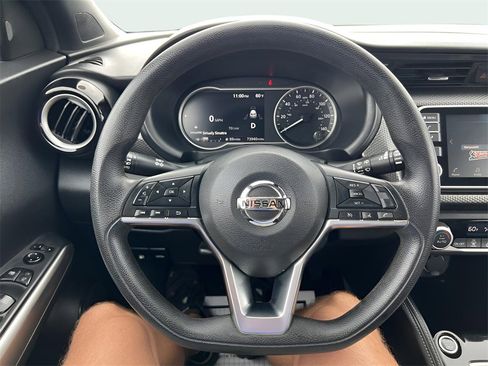Used 2020 Nissan Kicks SV image 14