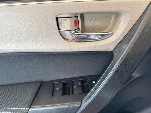 Used 2018 Toyota Corolla LE FWD image 10