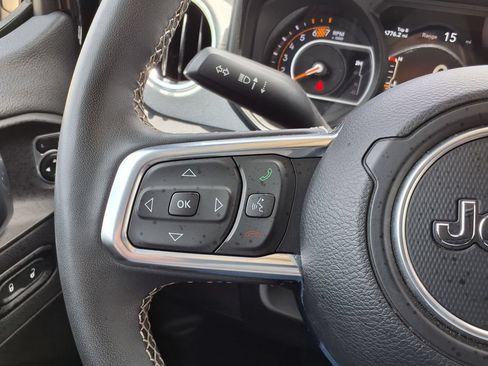 Used 2025 Jeep Wrangler Unlimited Sahara AWD/4WD image 22