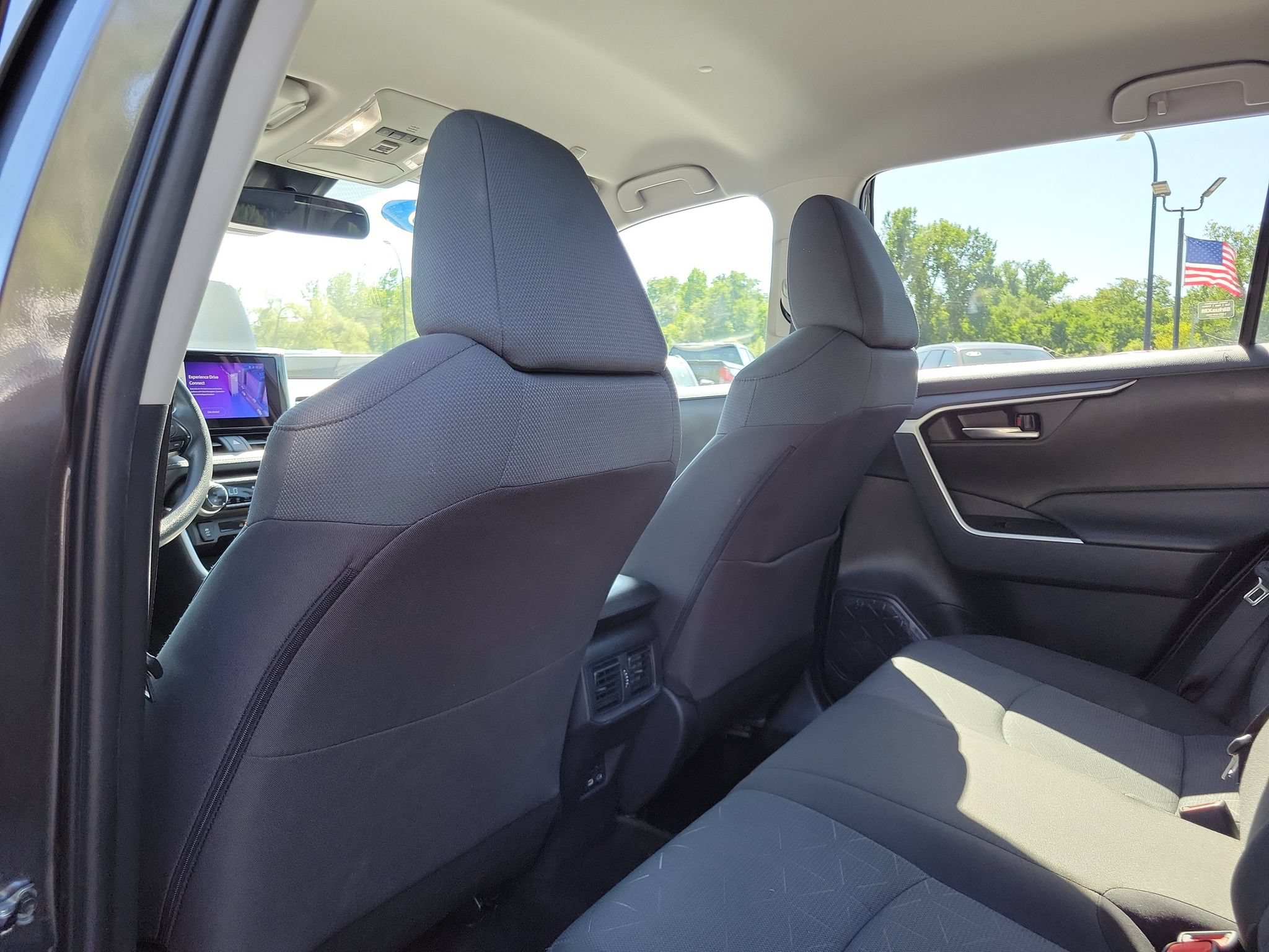 Used 2025 Toyota RAV4 XLE FWD image 22