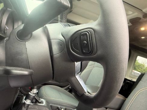 Used 2025 Jeep Wrangler Unlimited Sahara AWD/4WD image 19