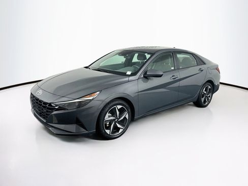 Used 2023 Hyundai Elantra SEL w/ Convenience Package FWD image 3