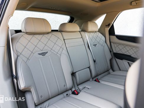 Used 2022 Bentley Bentayga image 33