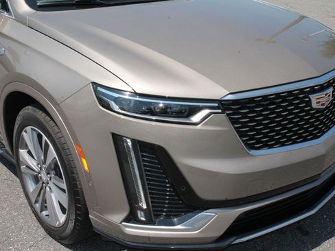 Used 2022 Cadillac XT6 Premium Luxury w/ Technology Package FWD image 10