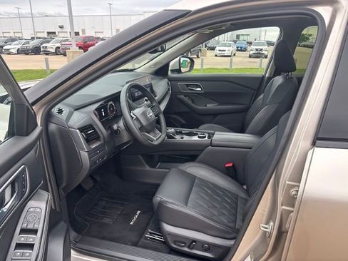 Used 2025 Nissan Rogue Platinum AWD/4WD image 9