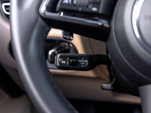 Certified 2026 Porsche Macan AWD/4WD image 32
