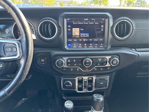 Used 2018 Jeep Wrangler Unlimited Sahara w/ Dual Top Group AWD/4WD image 19
