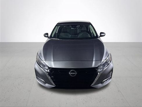 Used 2024 Nissan Altima 2.5 SV FWD image 3