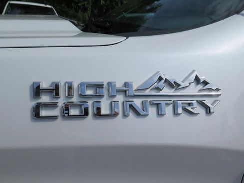 Used 2020 Chevrolet Silverado 1500 High Country w/ Technology Package AWD/4WD image 9