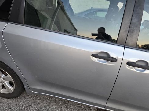 Used 2013 Toyota Sienna L image 25