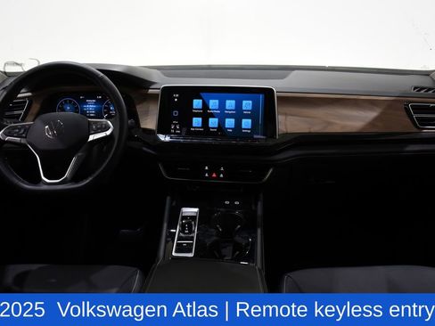 Used 2025 Volkswagen Atlas SE image 8