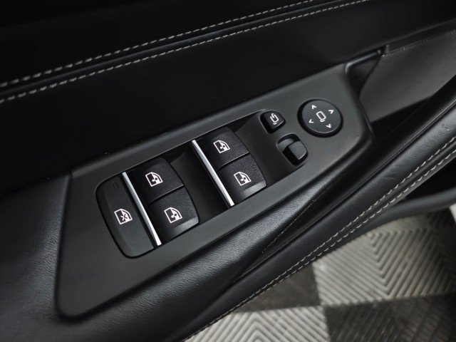 Used 2020 BMW M550i xDrive AWD/4WD image 34