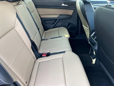 Used 2022 Volkswagen Atlas Cross Sport SE image 10