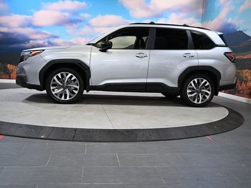 Used 2025 Subaru Forester Touring w/ Popular Package - Touring image 5