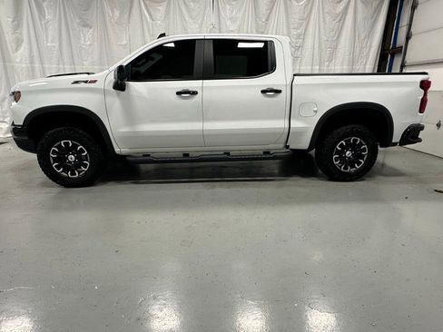 Used 2023 Chevrolet Silverado 1500 ZR2 w/ Technology Package AWD/4WD image 4