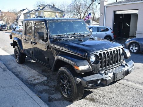 Used 2022 Jeep Gladiator Sport image 4