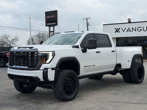 Used 2024 GMC Sierra 3500 Denali Ultimate image 3