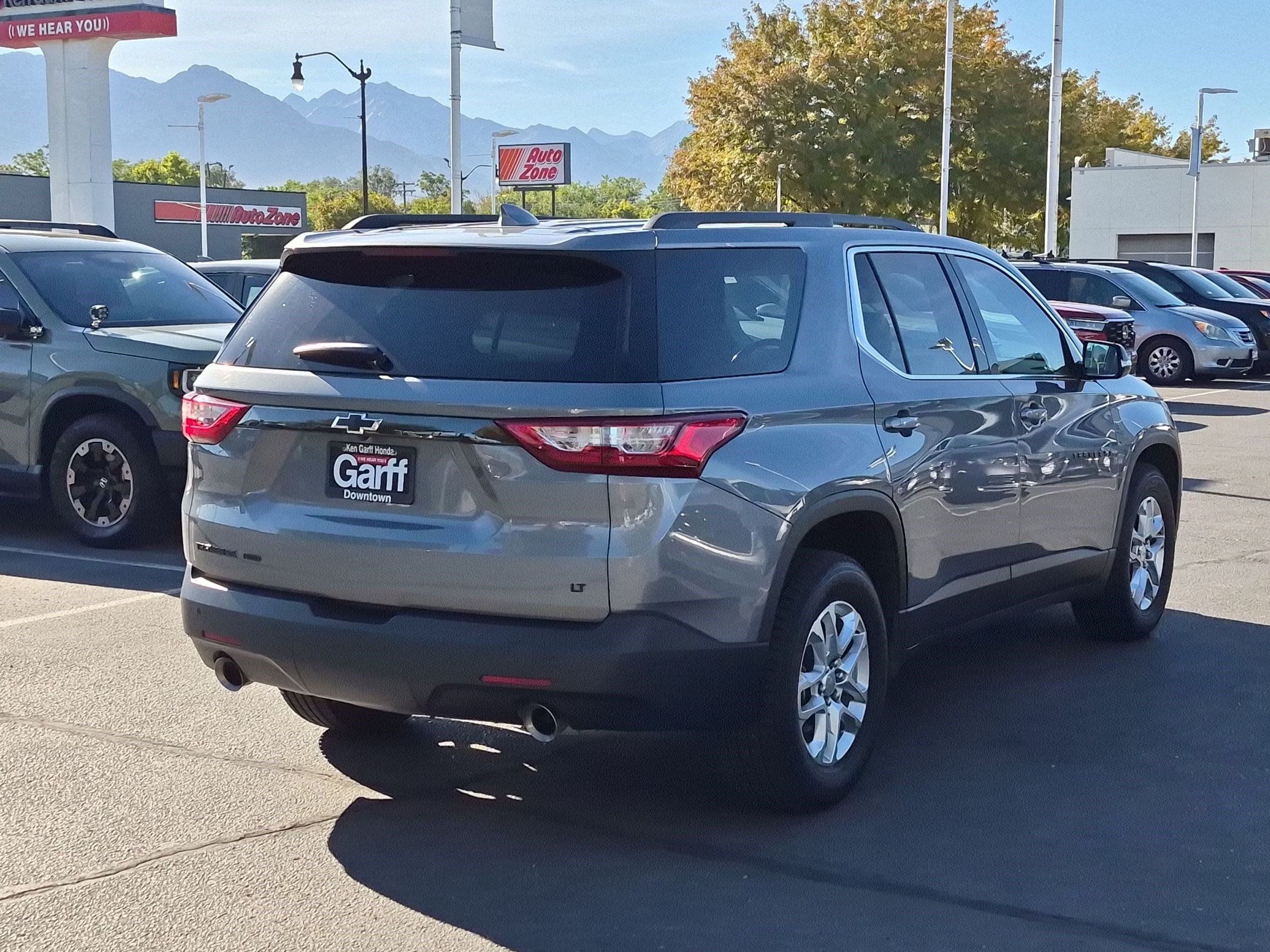 Used 2019 Chevrolet Traverse LT w/ LPO, Blackout Package AWD/4WD image 3