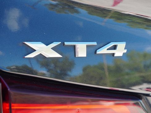 Used 2023 Cadillac XT4 Luxury w/ Cold Weather Package image 8