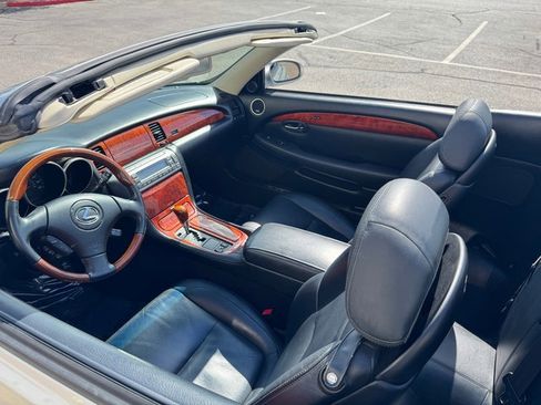 Used 2004 Lexus SC 430 Convertible image 12