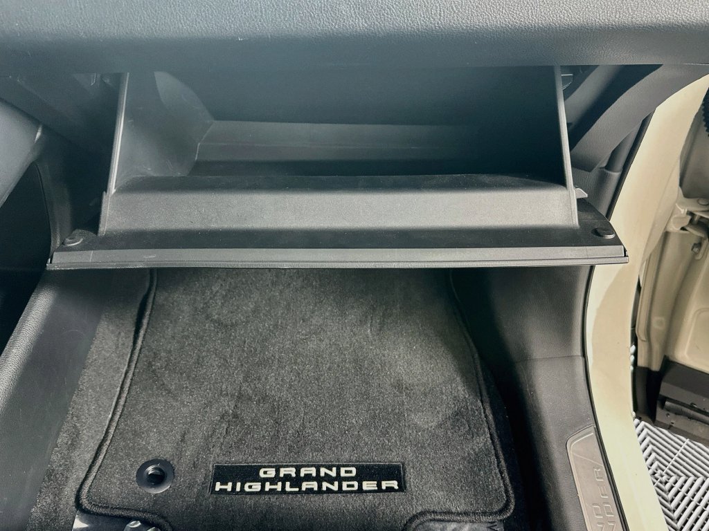 Used 2024 Toyota Grand Highlander AWD Hybrid image 32