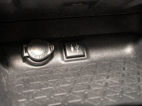 Used 2019 Toyota RAV4 LE image 13