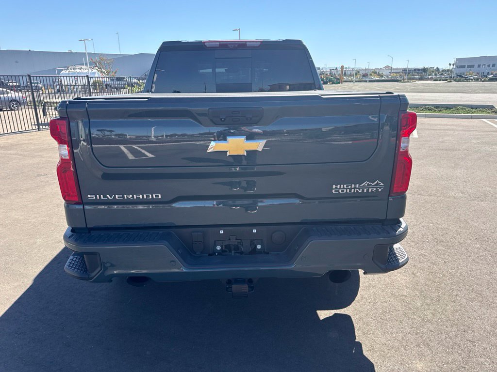 Used 2026 Chevrolet Silverado 1500 High Country w/ Technology Package AWD/4WD image 16