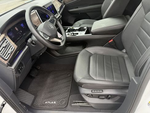 Used 2025 Volkswagen Atlas SEL AWD/4WD image 12