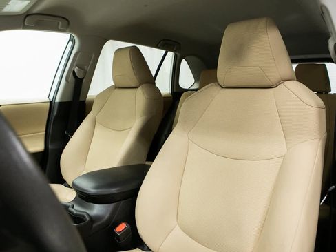 Used 2021 Toyota RAV4 LE w/ Carpet Mat Package (TMS) image 5